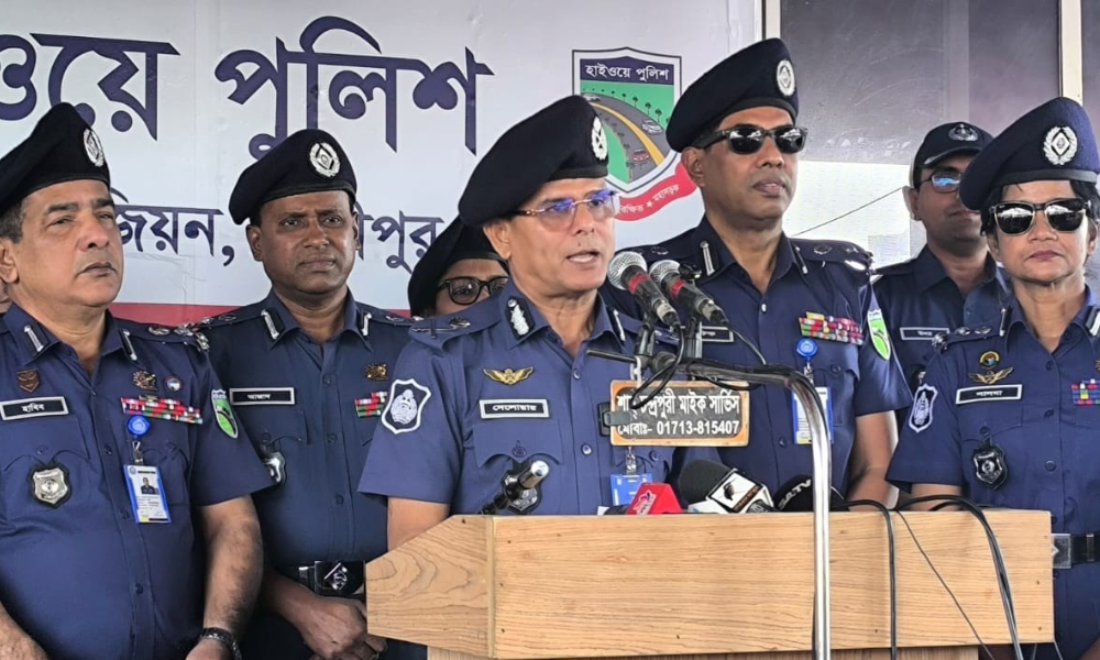 হাইওয়ে পুলিশের আহ্বান ঝুঁকিপূর্ণ ও অনিরাপদ ভ্রমণ থেকে বিরত থাকার
