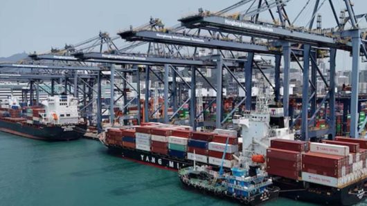 ৯০ দিনের জন্য স্থগিত করল ইইউ মার্কিন পণ্যে ‘পাল্টা’ শুল্ক আরোপ