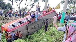 বাস খাদে পড়লো ফরিদপুরে নিহত ৫