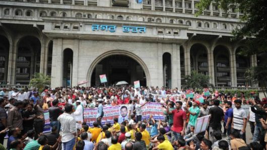২৪ ঘণ্টার আল্টিমেটাম,ইশরাকের শপথ দাবিতে নগর ভবন ঘেরাও