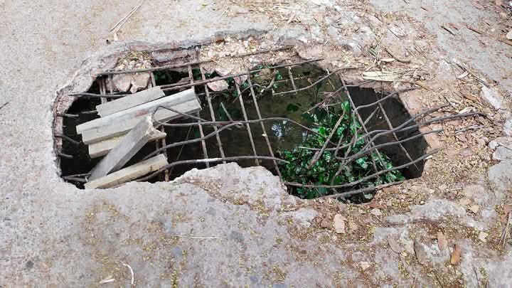 চার রাস্তার সংযোগ সড়কের ব্রিজটি এখন মরণ ফাঁদ