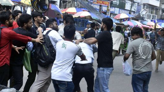 ঢাকা কলেজ ও সিটি কলেজের শিক্ষার্থীদের সংঘর্ষ কোচিংয়ের আইডি কার্ড নিয়ে