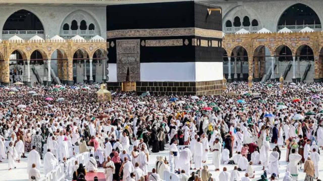 ফেরত দেওয়া হলো ৮ কোটি ২০ লাখ টাকা বাংলাদেশি হজযাত্রীদের