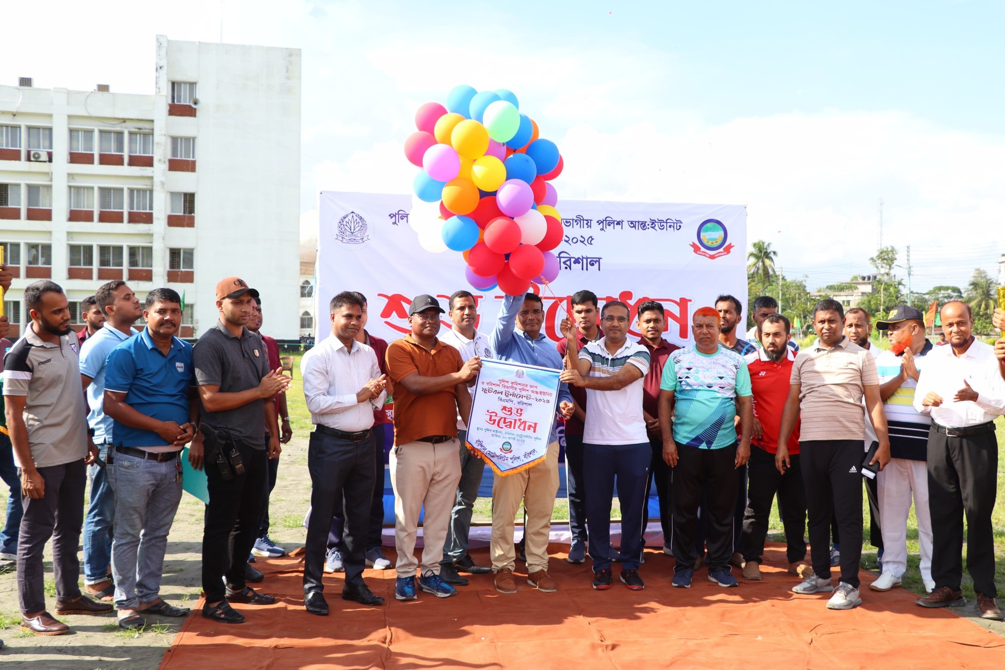 বিভাগীয় পুলিশ আন্ত: ইউনিট ফুটবল টুর্নামেন্ট-২৫ এর শুভ উদ্বোধন পুলিশ কমিশনার কাপ ও বরিশাল