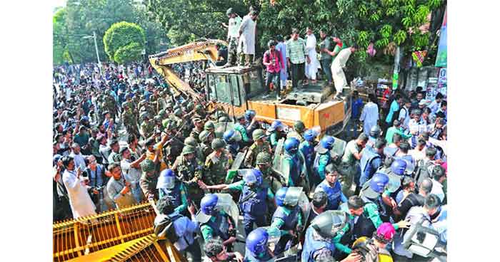 ধানমন্ডি ৩২ নম্বরে তুলকালাম