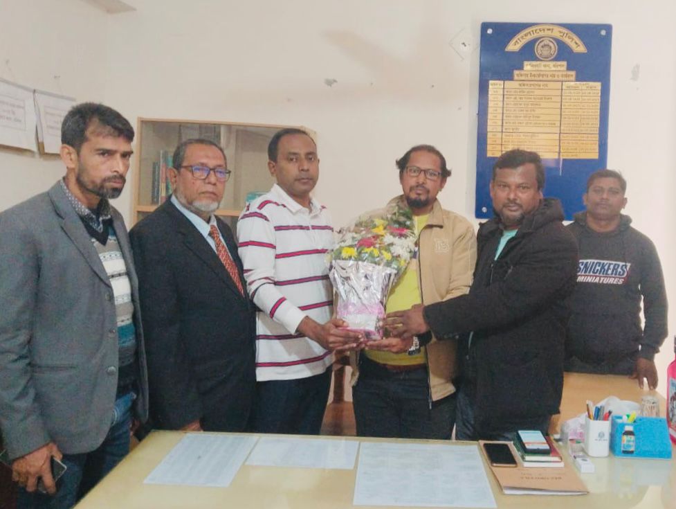 সাংবাদিক নেতা ও মানবাধিকার সংস্থার সাধারণ সম্পাদক জনাব তারেক হোসেন অফিসার ইনচার্জ কাজিরহাট থানা  সৌজন্য সাক্ষাৎ ও শুভেচ্ছা বিনিময়
