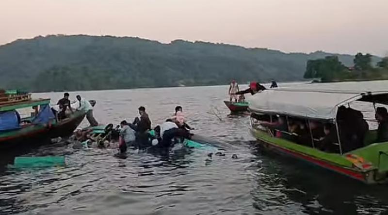 পর্যটকবাহী বোট ডুবি রাঙামাটি কাপ্তাই হ্রদে