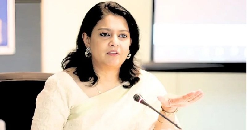 দেশের কথা ভাবতে হবে নিজের স্বার্থের ঊর্ধ্বে : তথ্য উপদেষ্টা