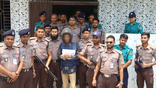 চাঞ্চল্যকর জসিম সিকদার বাবু হত্যাকাণ্ডে ব্যবহৃত অস্ত্রসহ প্রধান আসামি গ্রেফতার।