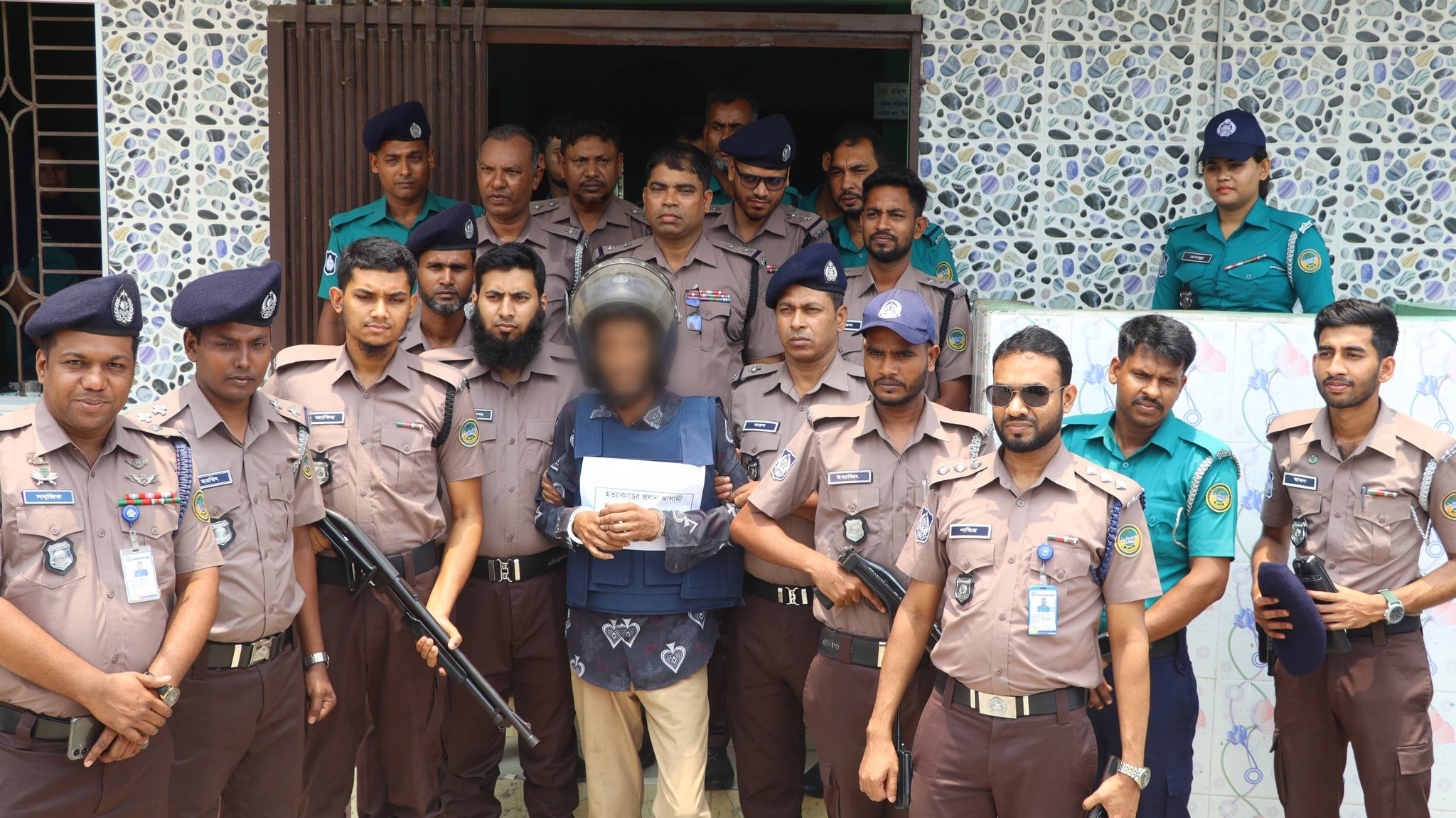 চাঞ্চল্যকর জসিম সিকদার বাবু হত্যাকাণ্ডে ব্যবহৃত অস্ত্রসহ প্রধান আসামি গ্রেফতার।
