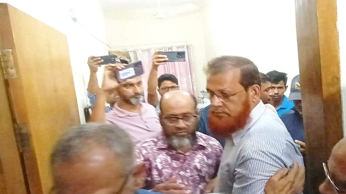 বরিশাল বিভাগীয় স্বাস্থ্য পরিচালক চাপের মুখে ৫ দিনের ছুটি নিয়ে অফিস ছাড়লেন