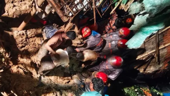 অনেকেই মাটিচাপা পড়ার শঙ্কা রোহিঙ্গা ক্যাম্পে পাহাড়ধসে ৪ মাদ্রাসাছাত্রী মৃত্যু