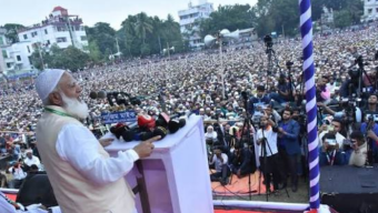 দাবি আদায় না হওয়া পর্যন্ত রাজপথে থাকার ঘোষণা,রাজনীতি চিড়া-মুড়ি নিয়ে ঢাকায় আসার ডাক জামায়াতের